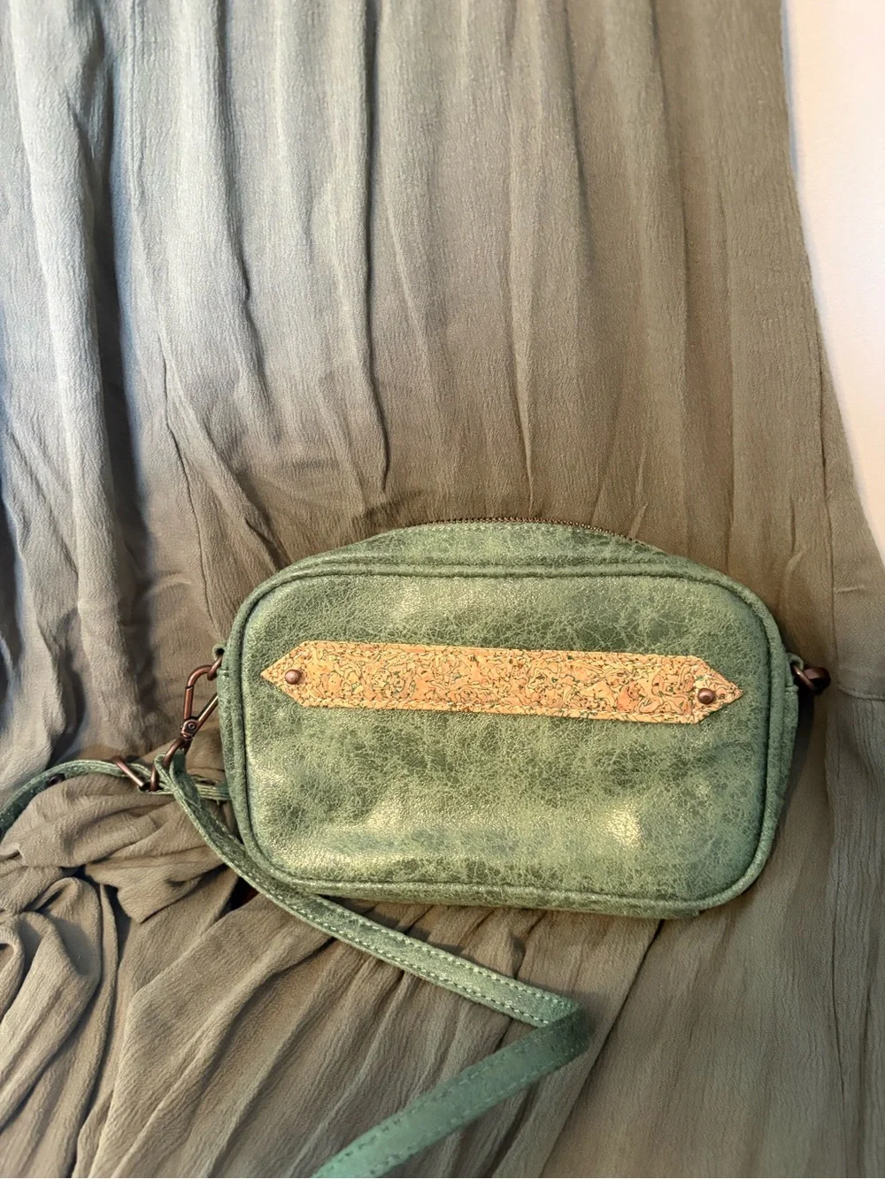Textured Green Crossbody Bag with Adjustable Strap